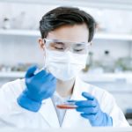 近视和先天因素有关系吗？