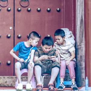 近距离用眼，到底会不会导致近视？